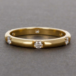 2476-yg_-_straight_on